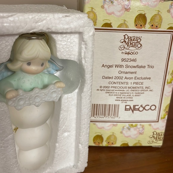 Precious Moments Ornament - Picture 1 of 3